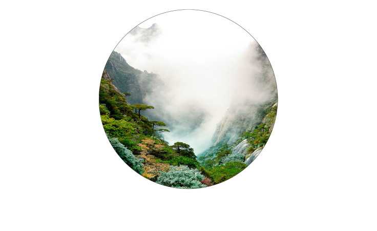 Glasbild Misty Valley 50 cm Berglandschaft