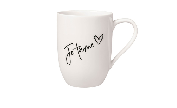 Becher Je t aime mit Henkel in weiß mit schwarzer Schrift 