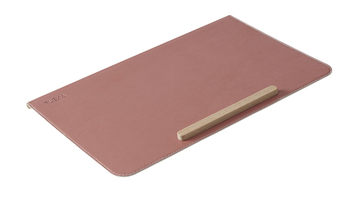 Schreibtischunterlage Moby in Misty Rose schräg von der Seite.