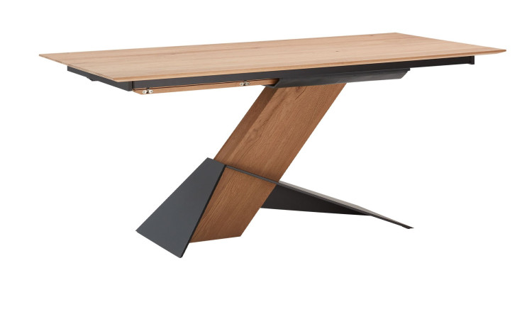 Esstisch Naturzeit mit einer schweizer Kante und einem besonderem Design.