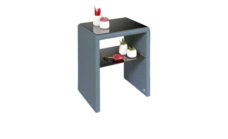 Nachttisch Tiso in einem blauen Bezugsstoff, mit zwei Schwarzglasplatten