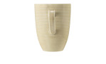 Henkelbecher Beat 350 ml aus Porzellan in Sandbeige. Ansicht von der Seite mit Henkel nach vorn.