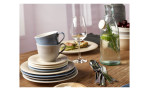 Kaffeeuntertasse Color Loop 15,5 cm in blau, Ansicht im Gebrauch