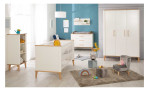 Kleiderschrank Pauline mit weißer Front, Füße, Deck- und Bodenplatte in Artisan Eiche Dekor in einem Kinderzimmer