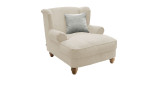 Loveseat-Sessel Bordeaux in der Farbe beige mit einem silberfarbigem Kissen