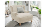 Loveseat-Sessel Bordeaux in der Farbe beige mit einem silberfarbigem Kissen, in einem Raum stehend