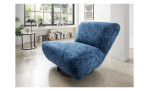 Dreh-Wipp-Sessel Calvi in der Farbe ocean, in einem Raum stehend
