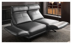 Komfort-Sofa Honduras in einem Echtlederberzug in Charcoal. Mit gezeigter Rückenpolsterverstellung & Drehsitzfunktion
