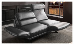Komfort-Sofa Honduras in einem Echtlederberzug in Charcoal. Mit gezeigter Rückenpolsterverstellung & Drehsitzfunktion