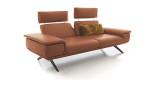 Mittelgroßes Koinor Sofa mit einem Kissen in der Farbe Hazel