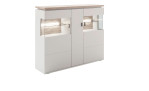 Komfort-Highboard Amant aus Holzwerkstoff in Modern White und einer Absetzung in Viking Oak. Schräge Seitenansicht.