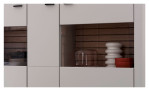 Detailansicht der Glasausschnitte im Highboard.