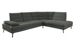 Basis-Ecksofa plano|FORM Bonn in einem Bezugsstoff in Leaf mit schwarzen Metallfüßen.