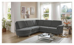 Basis-Wohnlandschaft plano|FORM Wien im Bezugsstoff Grey und silbernen Füßen. Auf einem dekorierten Hintergrund.