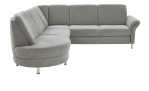 Basis-Wohnlandschaft plano|FORM Wien im Bezugsstoff Silver und silbernen Füßen. Frontalansicht.