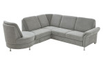 Basis-Wohnlandschaft plano|FORM Wien im Bezugsstoff Silver und silbernen Füßen. Schräge Seitenansicht mit drehbarem Rondelabschluss.