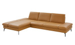Basis-Ecksofa plano|FORM Nürnberg in Echtleder Kurkuma bezogen.