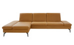 Basis-Ecksofa plano|FORM Nürnberg in Echtleder Kurkuma bezogen.