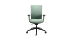 Drehstuhl Office Chair mit Armlehnen, schwarzem Fußkreuz und einem Bezug in der Farbe Grün, Frontalansicht