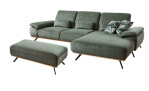 Komfort-Ecksofa plano|FORM Este in einem grünen Bezugsstoff und einem sichtrahmen in Wildeiche.