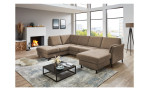 Basis-Ecksofa plano|FORM Lirio in der Farbausführung camel in einem Raum stehend