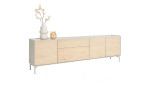 Sideboard Niora in der Farbe Natur mit Dekoartikeln auf der Oberplatte, Schrägansicht