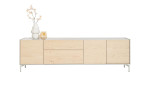 Sideboard Niora in der Farbe Natur mit Dekoartikeln auf der Oberplatte, Vorderansicht