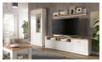 Wandboard Manhattan mit einer weißen Rückwand und einem Ablageboden in Nox Oak. Frontalansicht. Auf einem dekorierten Hintergrund.