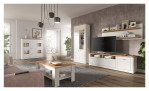 Highboard Manhattan in weiß mit einer Abdeckplatte in Nox Oak. Auf einem dekorierten Hintergrund.
