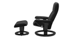 Relaxsessel mit Hocker Stressless Consul S Classic mit Bezug aus Batik Echtleder Black und Gestell aus schwarzem Holz, Seitenansicht