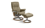 Stressless Relaxsessel mit Hocker Mayfair (M) Signatur in der Farbe Mole von schräg vorne