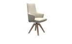 Stuhl Stressless Vanilla in creme mit holzfarbenem Gestell schräg von der Seite.