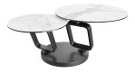 Couchtisch MONDO Varium mit zwei Glas-Keramik Tischplatten in Marmoroptik Weiß mit einem scwarzem Gestell.