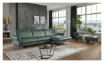 Basis-Ecksofa MONDO Mirium in einerm Echtlederbezug in Opal. Auf einem dekorierten Hintergrund