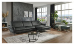 Basis-Ecksofa MONDO Mirium in einerm Echtlederbezug in Steel. Auf einem dekorierten Hintergrund