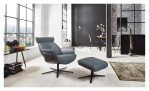 Komfort-Relaxsessel MONDO Irie in einem Echtlederbezug in Steel. Mit verstellten Rücken