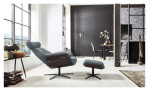 Komfort-Relaxsessel MONDO Irie in einem Echtlederbezug in Steel. Mit verstellten Rücken
