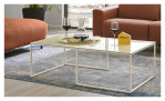 Couchtisch MONDO Garta mit einer grauen hochglanz Glasplatte und einem grauen Metallgestell. Auf einem dekorierten Hintergrund