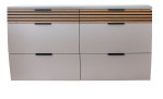 Schuhschrank MONDO Swing Stripes mit einer Frontalansicht aus Holzwerkstoff und einer Absetzung in Wildeiche Bianco Rillenprofil.