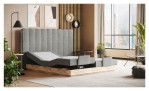 Boxspringbett VALMONDO Incana in einem Stoffbezug in Sand und einem Sichtholzrahmen in Eiche. Mit gezeigter motorischen Verstellung