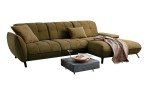 Komfort - Ecksofa vito Creda, in der Farbaführung Olive mit Kissen, Decke und ein Couchtisch