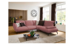 Komfort-Ecksofa vito Bevy, in der Farbausführung Altrosa, in einem Raum stehend