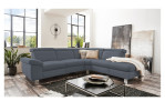 Basis-Ecksofa vito Tonga, in der Farbausführung Greyblue, in einem Raum stehend mit Deko-Kissen und Decke