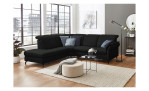 Komfort-Ecksofa vito Sardena, in der Farbausführung Schwarz, mit Kissen, in einem Raum stehend