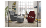 Sessel set one SO 1450 in der Farbausführung ruby red, in einem Raum stehend mit dem gleichen Sessel in einer anderen Farbe