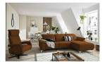Komfort - Ecksofa Musterring MR 370, in der Farbausführung brandy mit einem Sessel, im Raum stehend