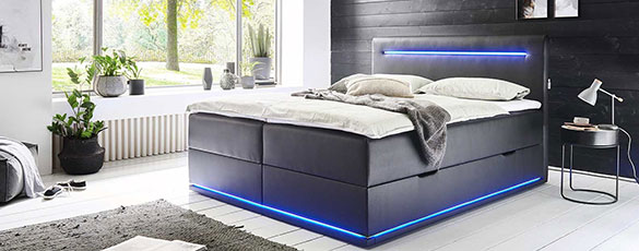 schwarzes, modernes Boxspringbett mit LED-Beleuchtung