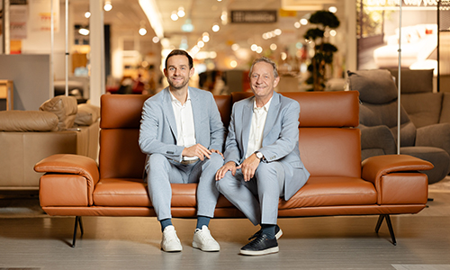 Möbel Heinrich Geschäftsführung auf Sofa Möbel Heinrich Geschäftsführung auf Sofa