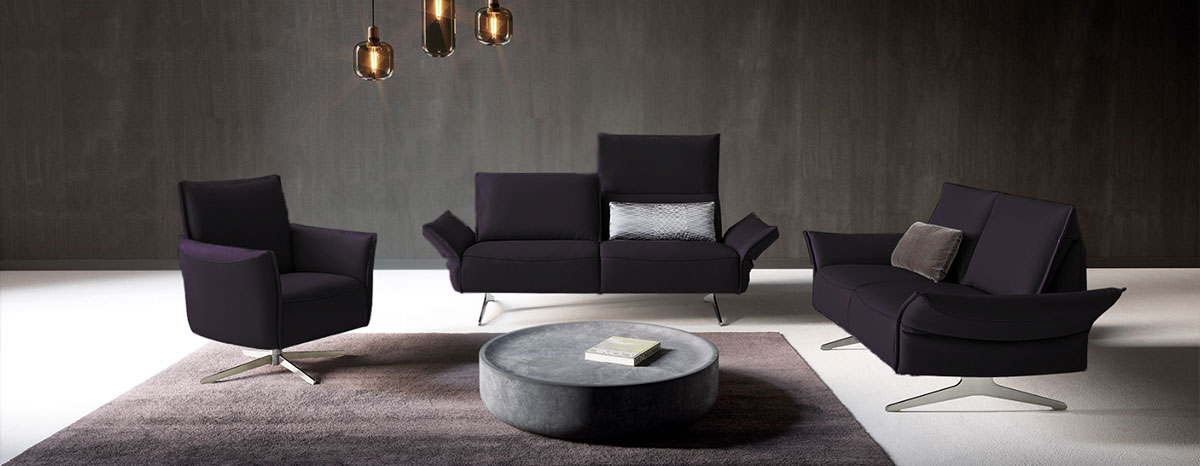 Koinor Sitzgruppe Vineto in der Farbe Nero Koinor Sitzgruppe Vineto aus Nappaleder mit seidenmatter Oberfläche in schwarz-lila