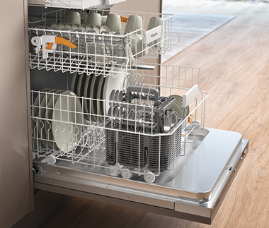 Geöffneter Miele Geschirrspüler